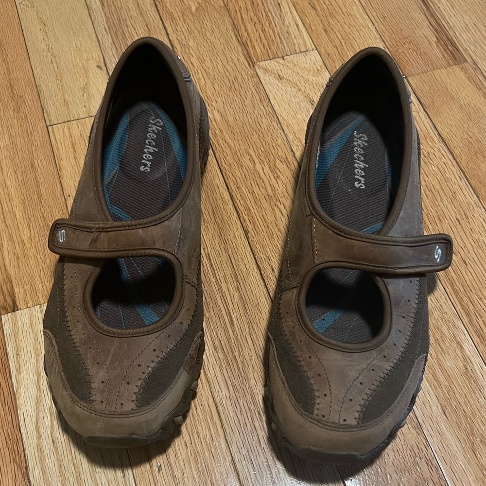 Brown Skechers bikers. Like New! Size 9.